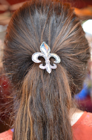 Model wearing Fleur-de-lis Hair Hook – Silver Ponytail Holder
