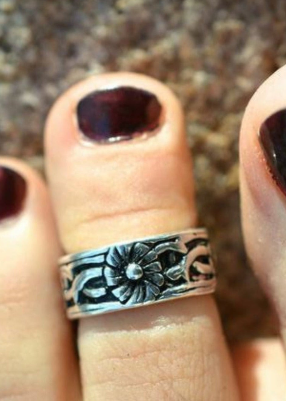 Model wearing antique flower toe ring in silver, adjustable