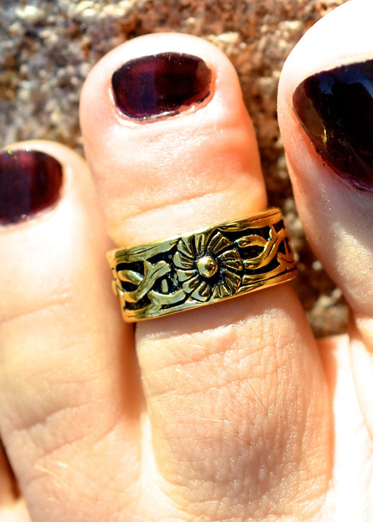 Gold antique flower adjustable toe ring worn on toe