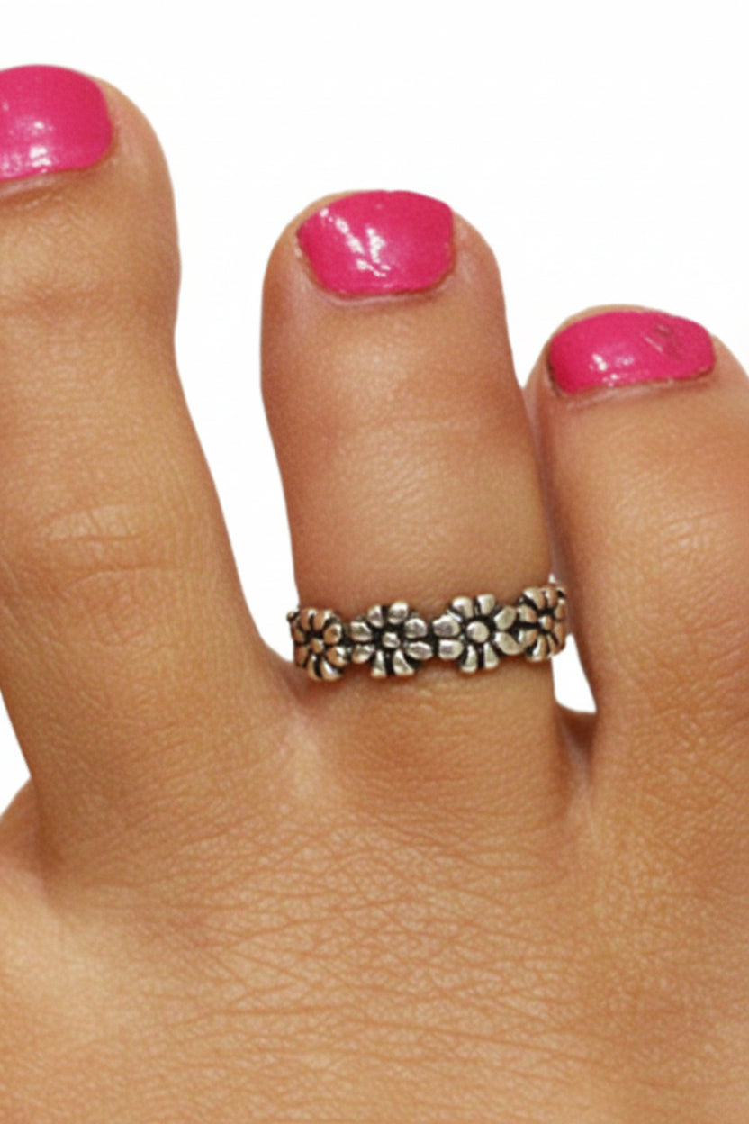 Model wearing Daisy Chain Toe Ring - Sterling Silver Adjustable Jewelry