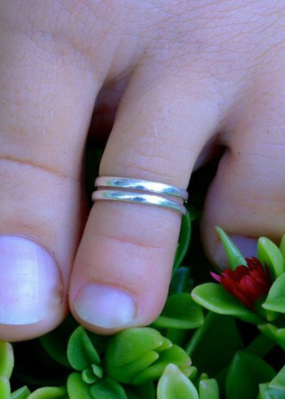 adjustable silver double band toe ring open band minimalist design front view