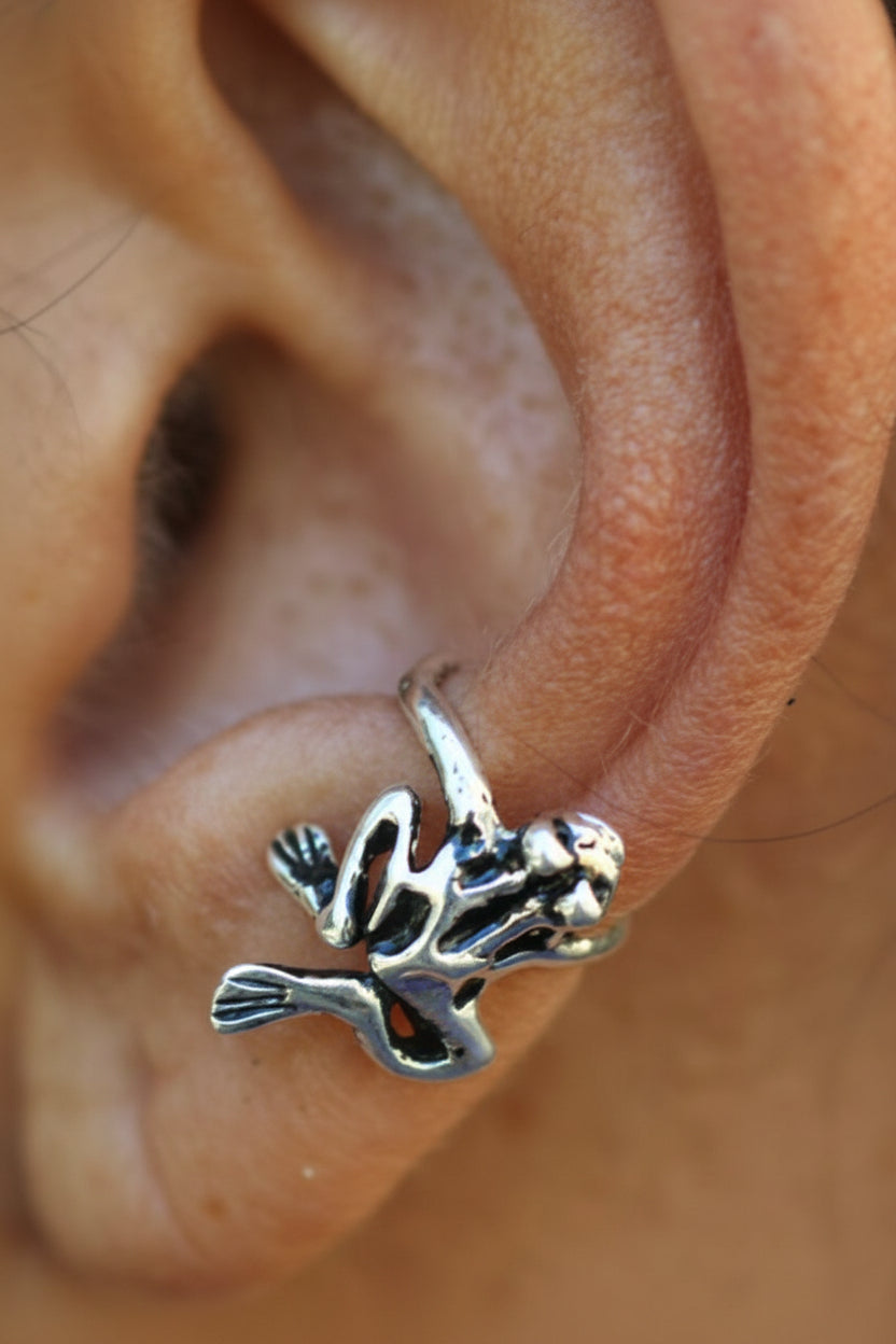 silver frog ear cuff non piercing earring front view